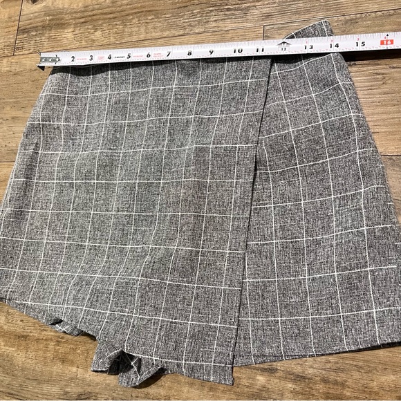 Forever 21 Skort Womens Medium Plaid Herringbone Gray Mini Skirt/ Short - Picture 8 of 8